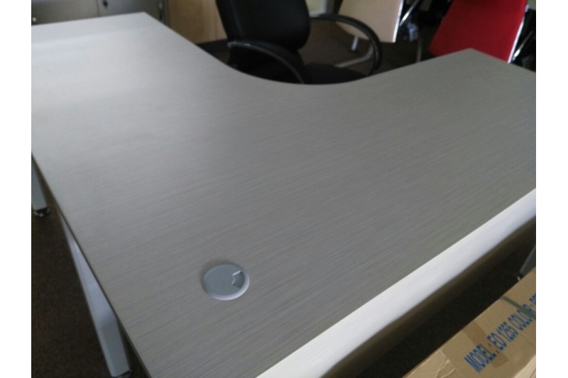 L Shape Table 5' - 600