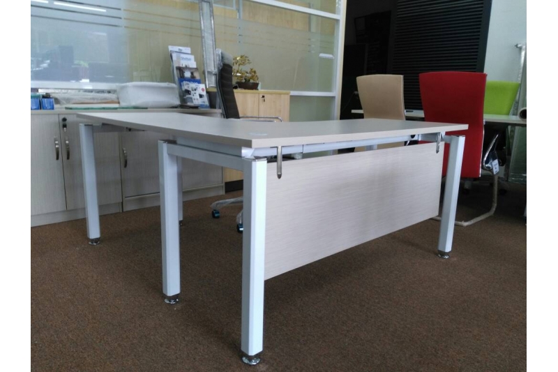 LShape Table - Comina Pine 